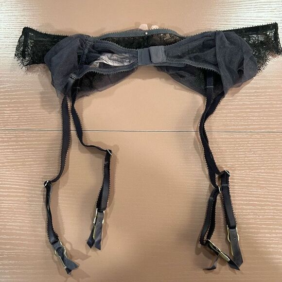 NWOTs Victoria Secret Garter Belt XS - Picture 4 of 4